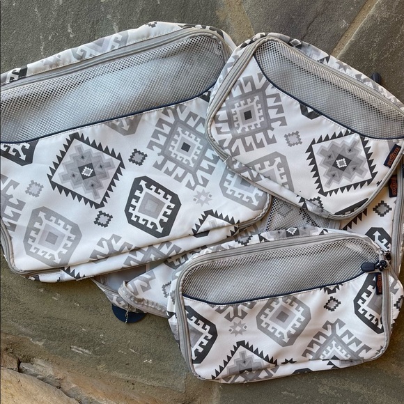 New! Globite’s 4 Piece Set of Packing Cubes Geo Pattern - Picture 3 of 8